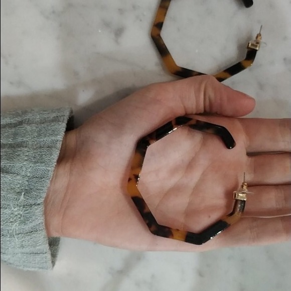 Leopard hoop earrings - Picture 2 of 4